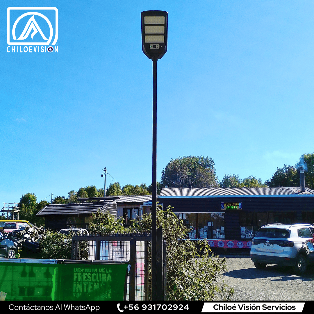 Instalación de Focos Solares con Soporte Metálico en Chiloé