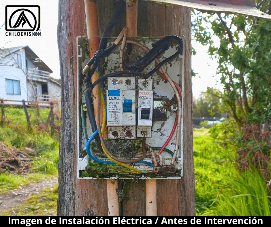 cortocircuito de tablero eléctrico expuesto a la intemperie / Servicio eléctrico en Ancud, Chiloé