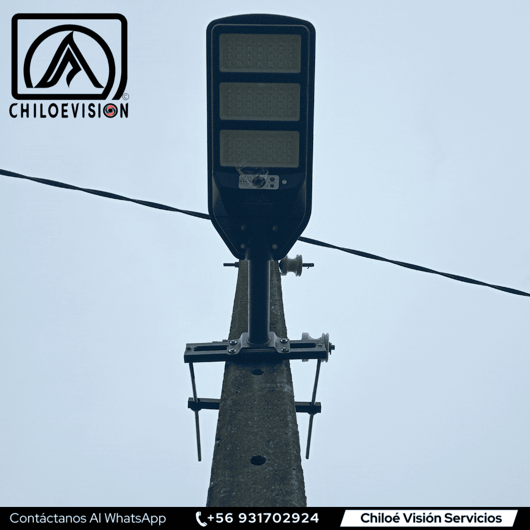 Focos Solares para Caminos Rurales con Soportes Metálicos en Chiloé